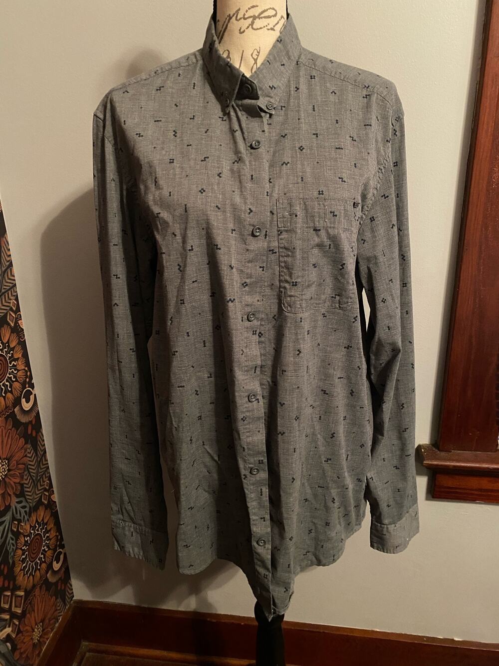 DC Long Sleeve Button Up Collared Shirt Size Large
